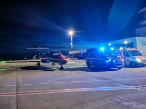 Două fetițe grav rănite de explozia unei butelii au fost transportate cu un avion SMURD de la Suceava la București