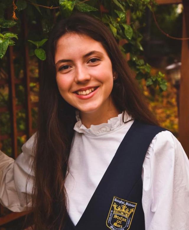 Rafaela Barac Bologa este  elevă în clasa a XII-a, la Colegiul Național „Ștefan cel Mare” Suceava