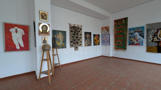 35 de artiști plastici au expus luni, 16 decembrie 2024, la Galeria de Artă „Ion Irimescu”