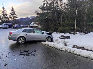 Accident între un tir și un autoturism, în urma căruia o persoană a fost rănită