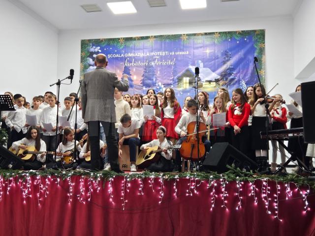 Primul concert de colinde organizat la Ipotești s-a derulat în fața unui public numeros