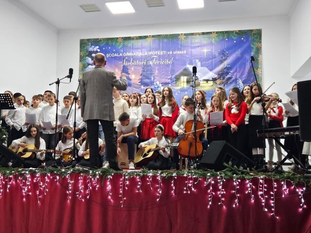 Primul concert de colinde organizat la Ipotești s-a derulat în fața unui public numeros