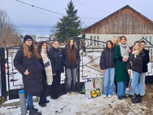 Gest de solidaritate a elevilor si profesorilor de la Hurmuzachi