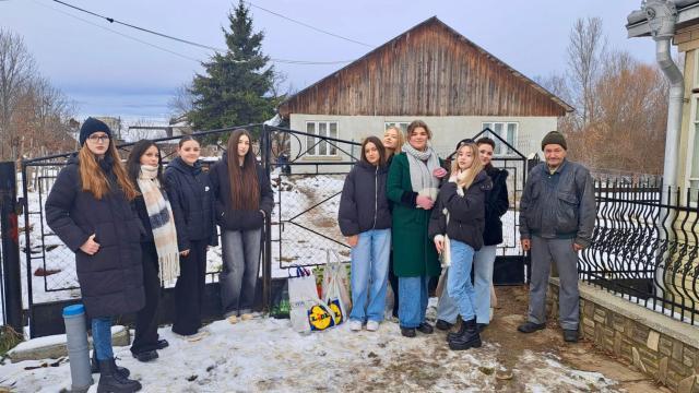 Gest de solidaritate a elevilor si profesorilor de la Hurmuzachi