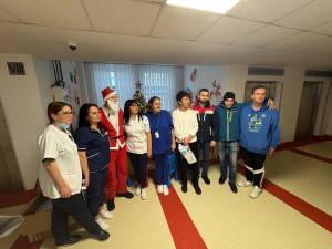 Vizita lui Moș Crăciun la spital