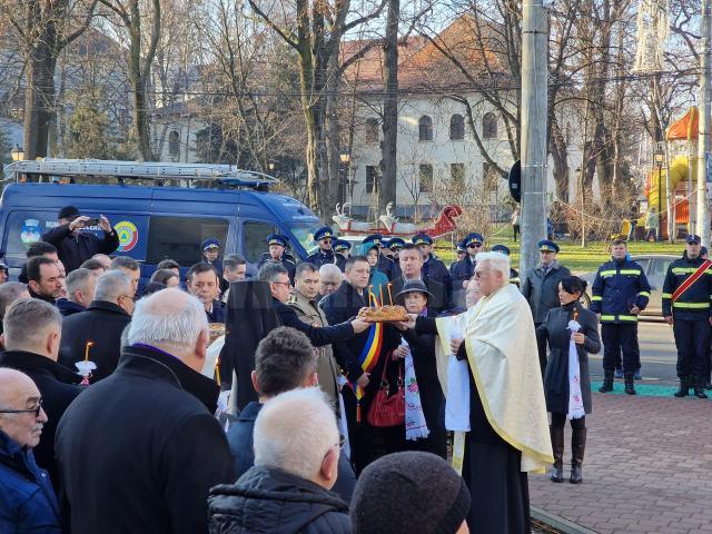 Depunere de coroane și jerbe de flori la 35 de ani de la Revoluția Română, la Suceava 3