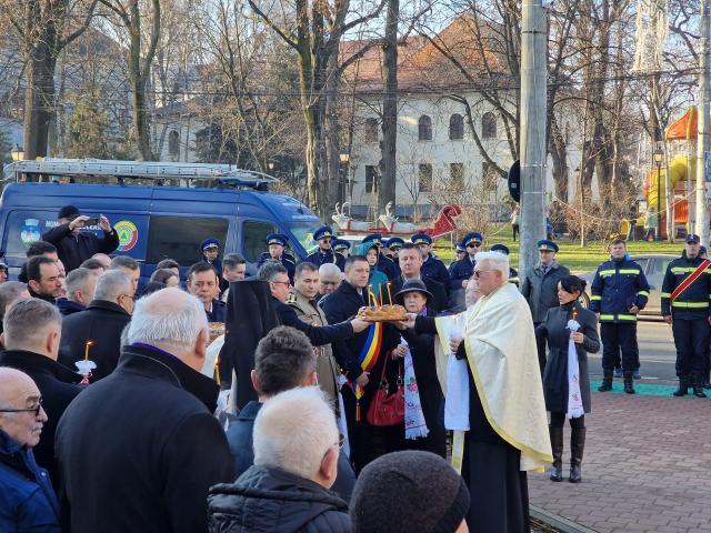 Depunere de coroane și jerbe de flori la 35 de ani de la Revoluția Română, la Suceava