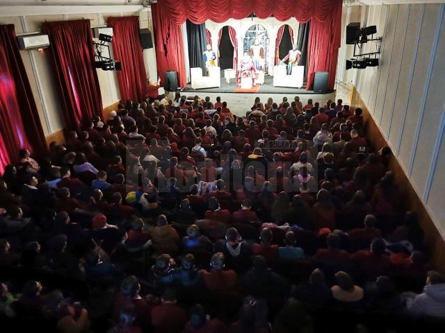 40 de reprezentații teatrale prin programul „Educație prin teatru”, la Fălticeni