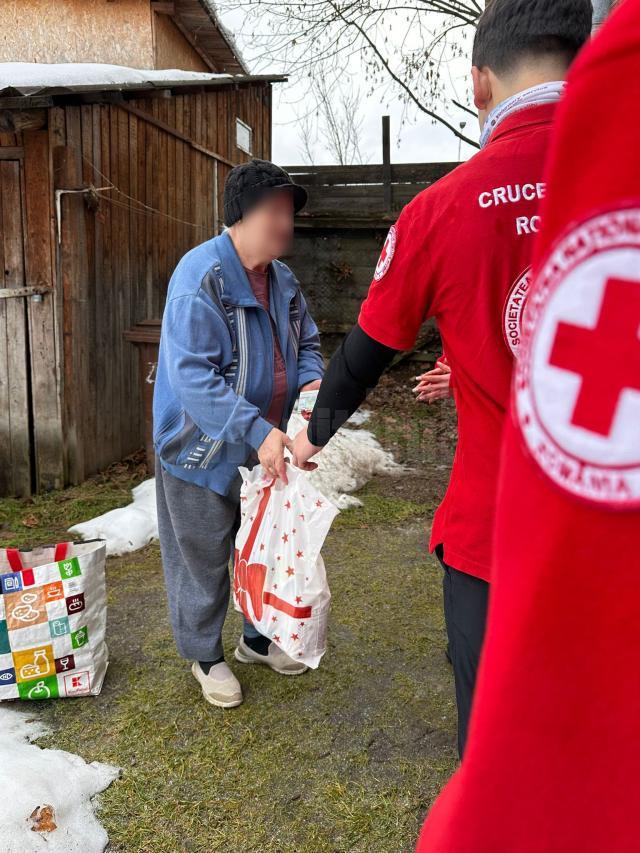 Crucea Roșie Suceava, alături de familiile nevoiașe din județ