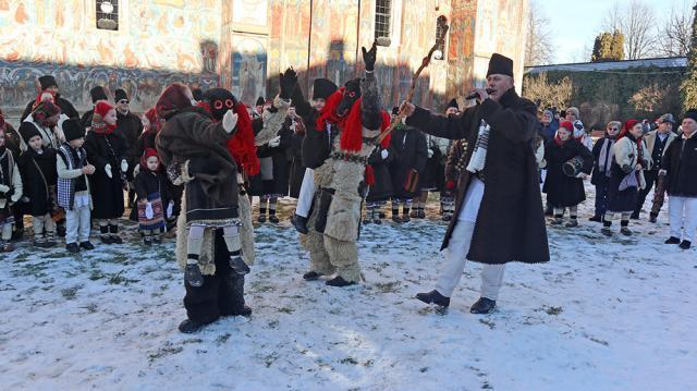 Urătura tradițională din Vatra Moldoviței: Povestea unei moșteniri bucovinene