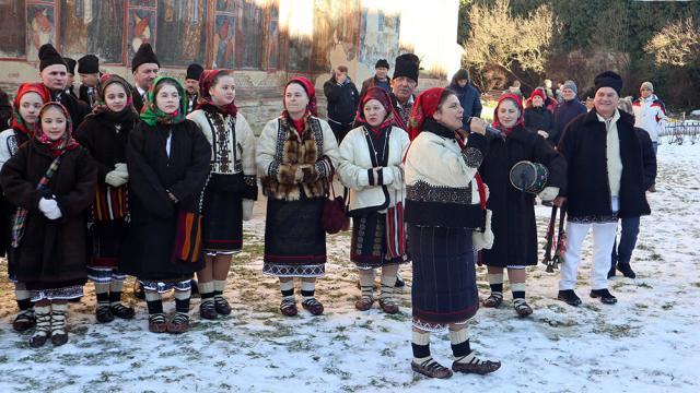 Urătura tradițională din Vatra Moldoviței: Povestea unei moșteniri bucovinene