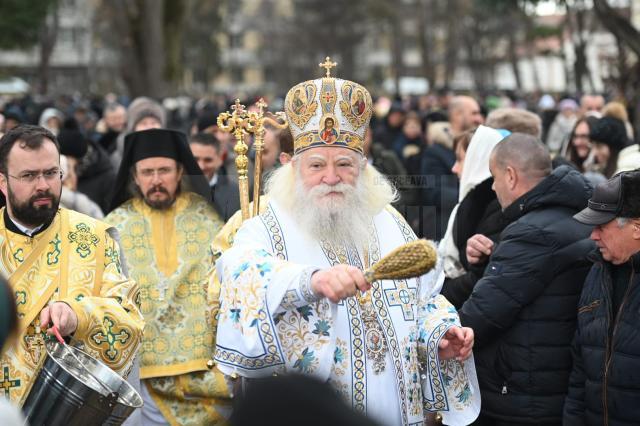 Sfânta Liturghie de Bobotează, în curtea Mănăstirii „Sfântul Ioan cel Nou” Suceava