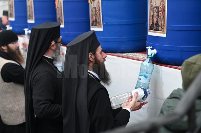 Sfânta Liturghie de Bobotează, în curtea Mănăstirii „Sfântul Ioan cel Nou” Suceava