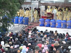 Sfânta Liturghie de Bobotează, în curtea Mănăstirii „Sfântul Ioan cel Nou” Suceava