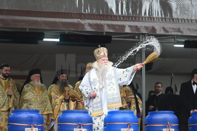 Sfânta Liturghie de Bobotează, în curtea Mănăstirii „Sfântul Ioan cel Nou” Suceava