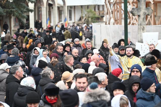 Sfânta Liturghie de Bobotează, în curtea Mănăstirii „Sfântul Ioan cel Nou” Suceava