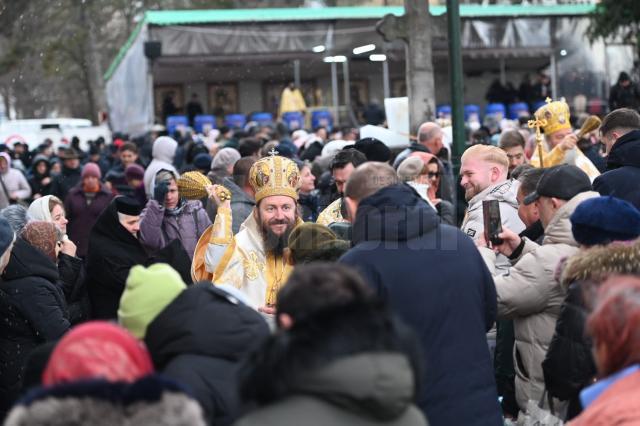 Sfânta Liturghie de Bobotează, în curtea Mănăstirii „Sfântul Ioan cel Nou” Suceava