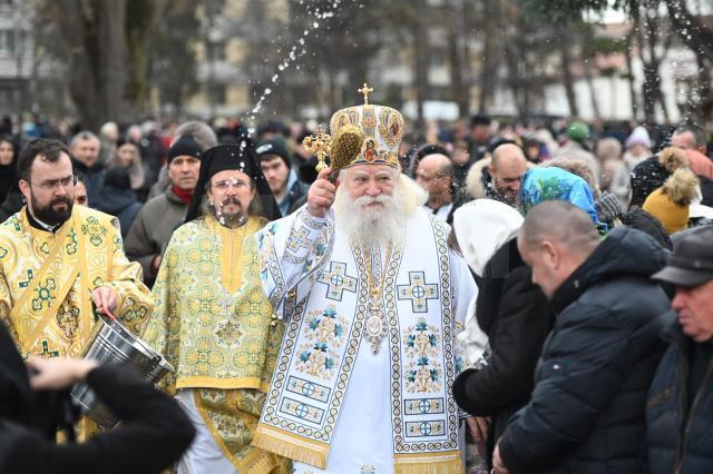 Sfânta Liturghie de Bobotează, în curtea Mănăstirii „Sfântul Ioan cel Nou” Suceava