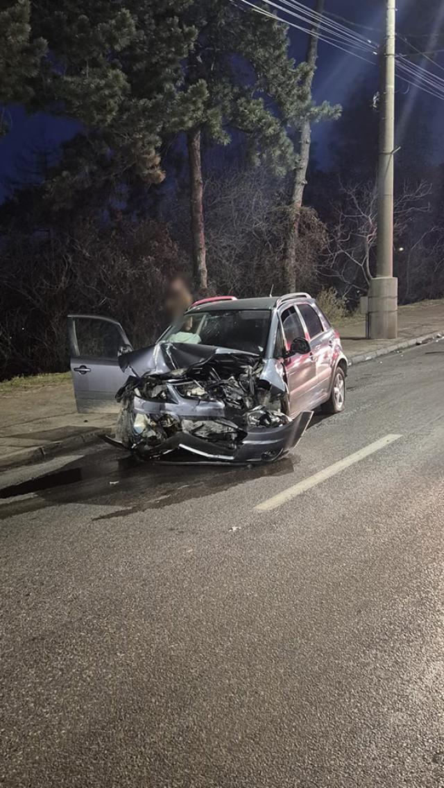 Mașina Suzuki condusă de șoferiță