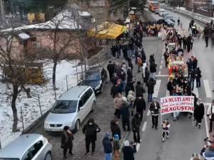 20 de formații de datini și obiceiuri au participat la Festivalul de Datini și Obiceiuri pe Stil Vechi din Drăgușeni