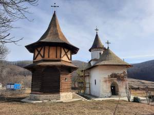 Biserica „Sfânta Cruce” din Pătrăuți