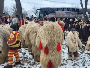 20 de formații de datini și obiceiuri au participat la Festivalul de Datini și Obiceiuri pe Stil Vechi din Drăgușeni (1)