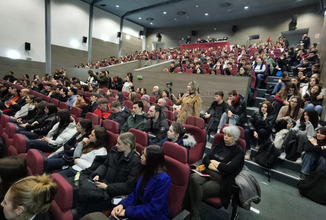 Fascinantă ”călătorie” prin muzică și poezie, pe scena teatrului sucevean, de Ziua Culturii Naționale