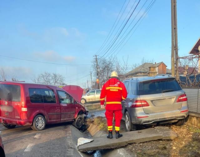 Mașina a intrat într-un cap de pod