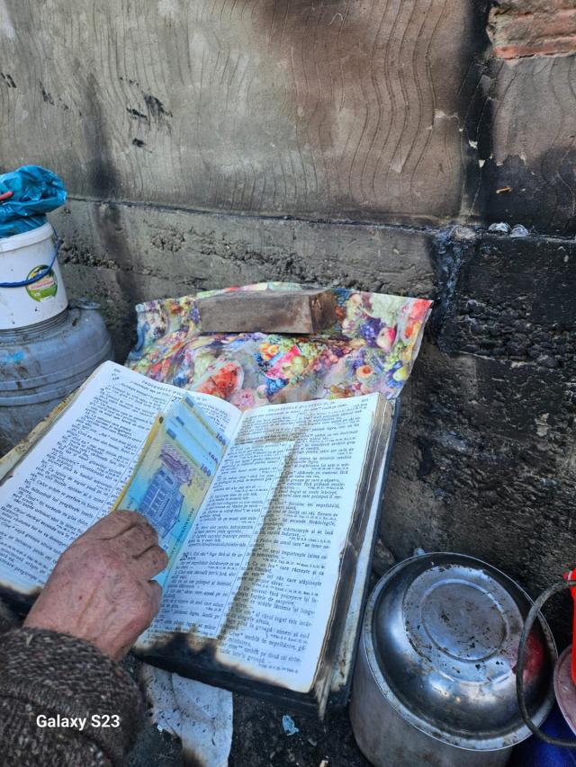 Biblia în care se aflau banii