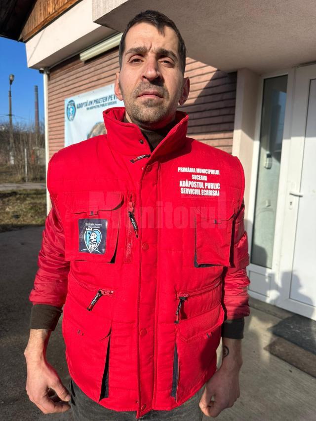 Hingherii din Suceava, echipați în uniforme inscripționate pentru a fi identificați în serviciul public