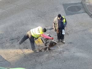 Gropi din carosabil refăcute în mai puțin de o oră, la final de ianuarie