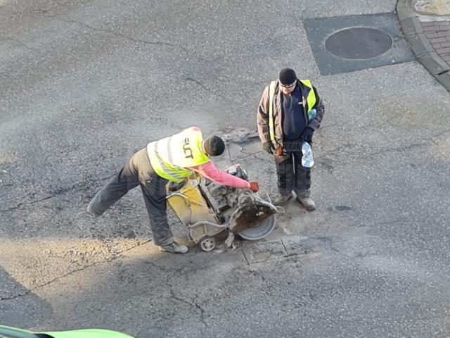 Gropi din carosabil refăcute în mai puțin de o oră, la final de ianuarie