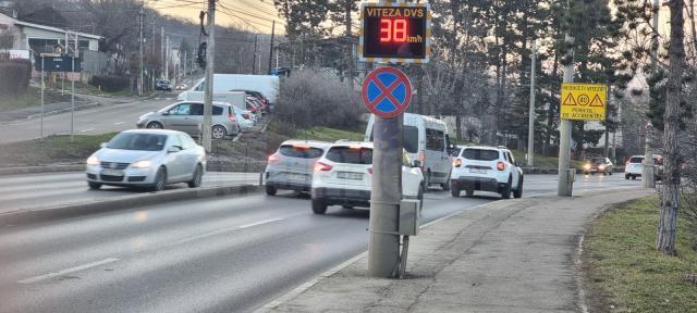 Indicatoare de viteză montate pe Calea Unirii, pe ambele sensuri de mers