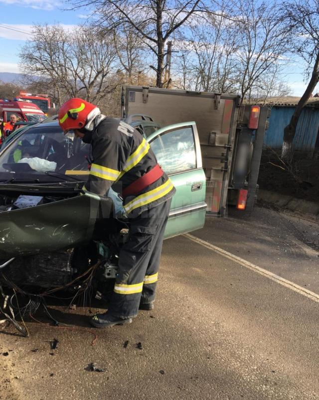 Trei persoane au suferit leziuni într-un accident rutier