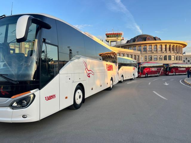 Firma rădăuțeană Tarsin asigură transportul echipei și al celor din staff-ul lui Manchester United