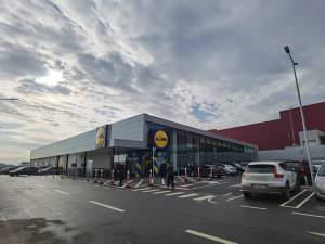 Noul LIDL, situat în imediata apropiere a clădirii Primagra (fostul Galleria Mall) și a complexului imobiliar Mandachi Twins