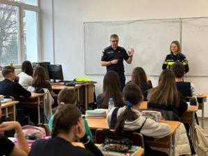 Campanie de prevenire cu implicarea multor elevi