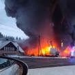 Pompieri din Bistrița chemați în ajutor pentru a stinge un uriaș incendiu la un depozit de ...