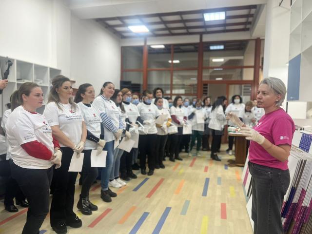 Programul „Cutia Bebelușului”, cu ajutorul voluntarilor, la Suceava