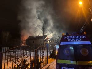 Incendiu puternic la o gospodărie din municipiul Câmpulung Moldovenesc