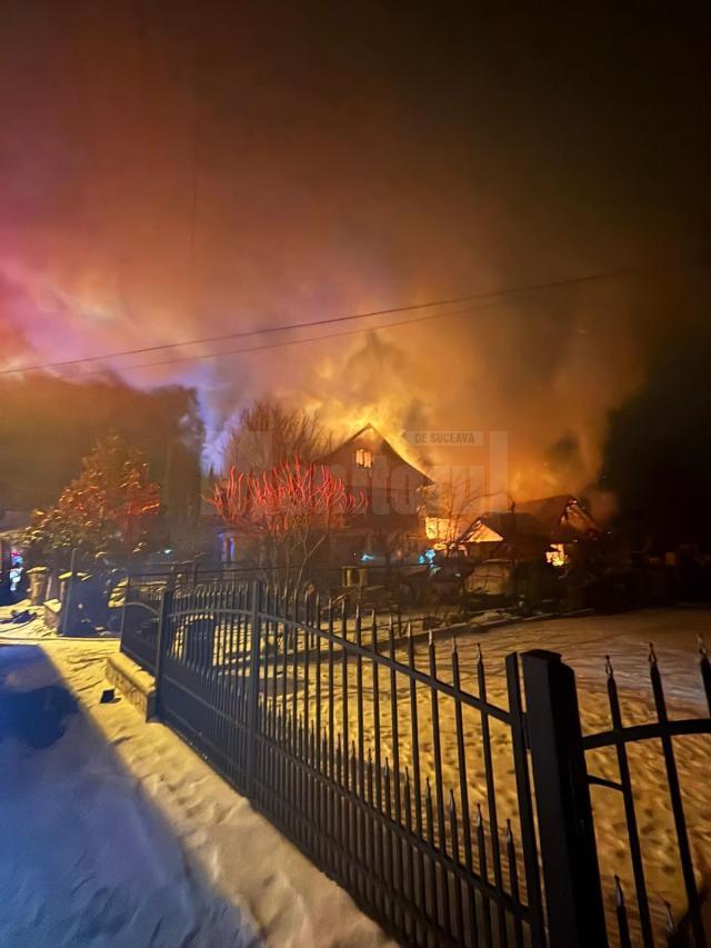 Incendiu puternic la o gospodărie din municipiul Câmpulung Moldovenesc