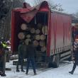 Un tânăr beat și fără permis, care efectua un transport mare de lemn fără acte, oprit de ...