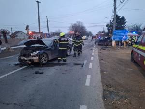 Accident în intersecție între un șofer care depășea neregulamentar și unul care nu s-ar fi asigurat suficient