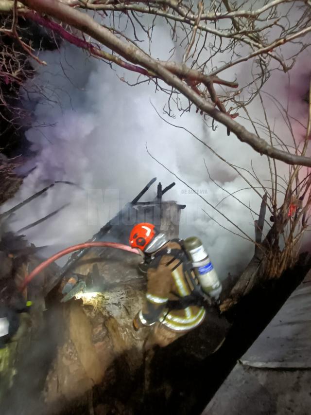 O femeie de 97 de ani a murit după ce casa i-a luat foc de la o lumânare