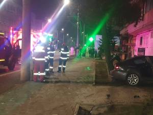 Mașina a ajuns în blocul de locuințe