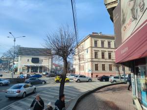 Mesaje antisemite inscripționate pe ziduri în centrul Sucevei, foarte aproape de Sinagogă