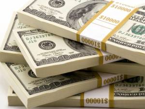 Un vameș din Siret s-a sinucis după ce era anchetat în cazul intrării în țară a unei sume de aproape 500.000 de dolari