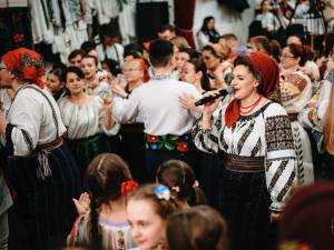 Povești și meșteșuguri care au readus la viață tradițiile bucovinene, la „Șezătoarea Vicovenilor”