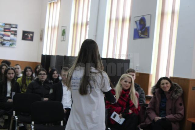 Voluntariat promovat la Colegiul Național „Eudoxiu Hurmuzachi” Rădăuți