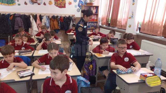 Program educațional cu privire la siguranța personală, cu cei mai mici dintre elevii din școli